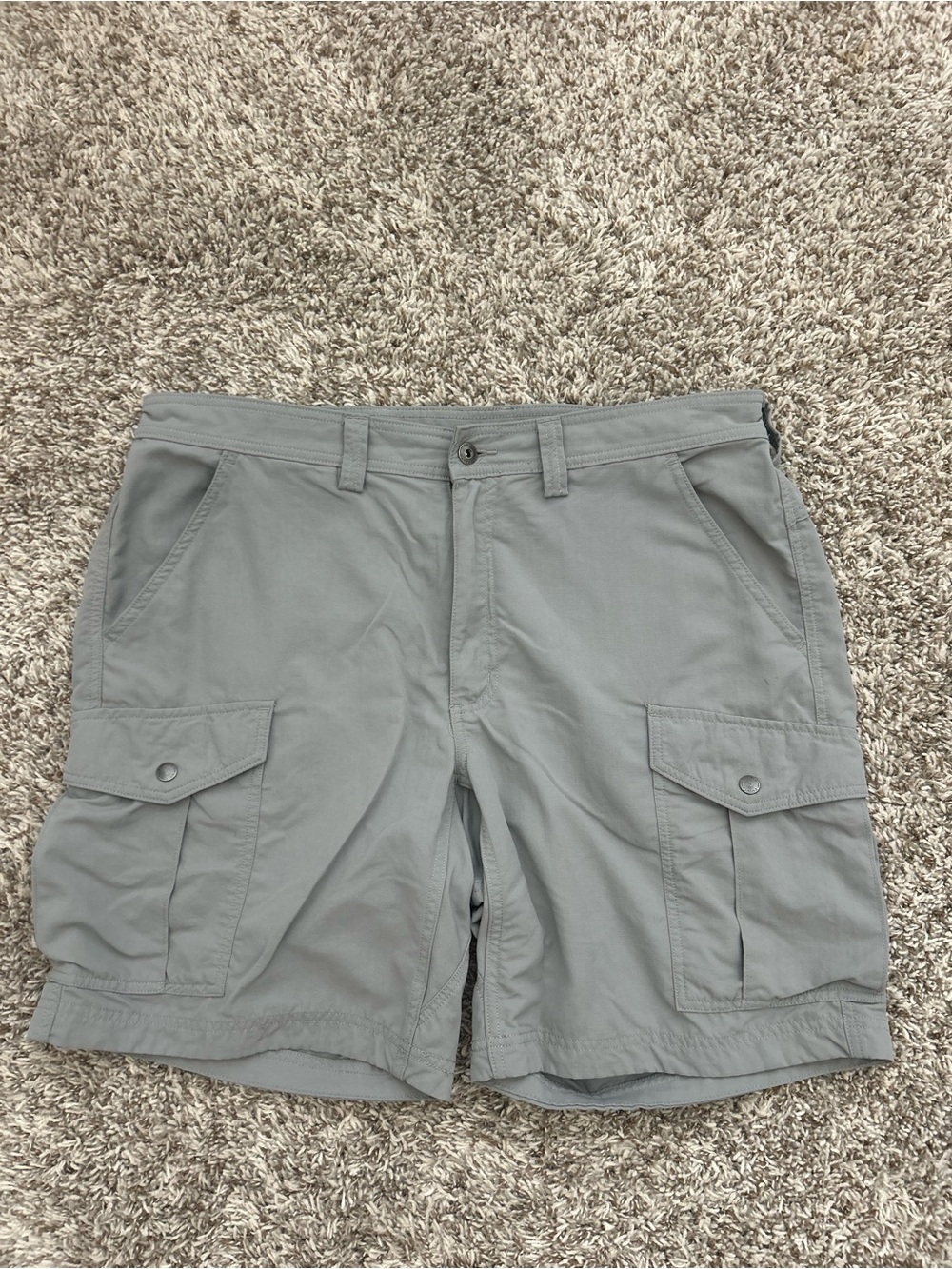 Duluth Trading Men's Armachillo Cooling Relaxed Fit 9” Cargo Shorts Size 38 Grey